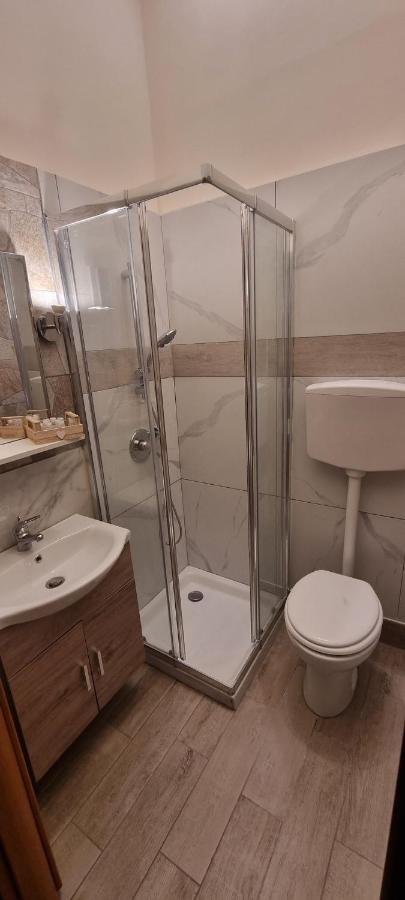 Keira House Napoli Hotell Exteriör bild