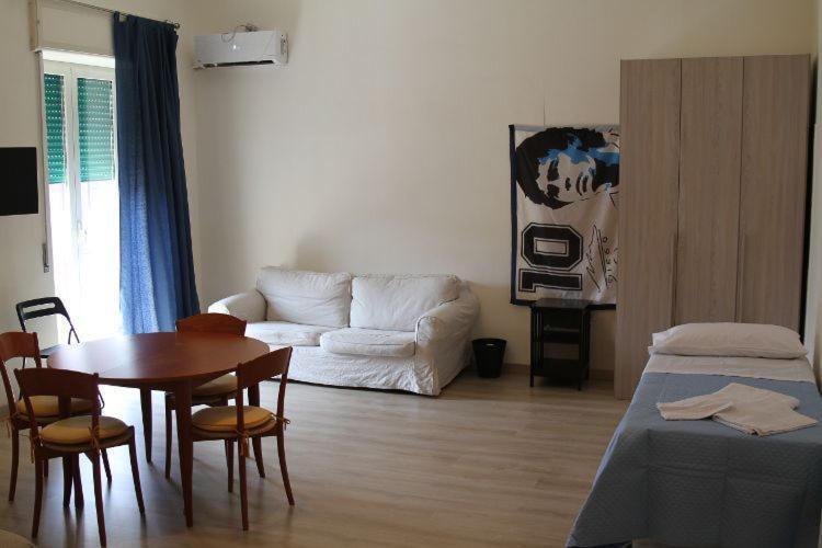 Keira House Napoli Hotell Exteriör bild